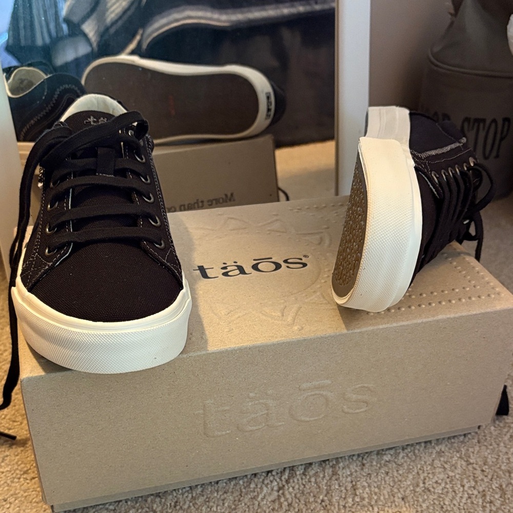 NEW Taos Footwear Women’s Plim Soul Sneaker